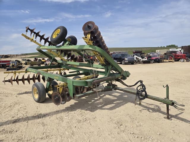 Image of John Deere 220 equipment image 2
