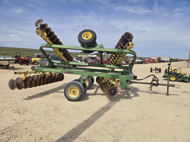 Image of John Deere 220 equipment image 3