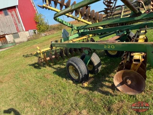 Image of John Deere 220 equipment image 3