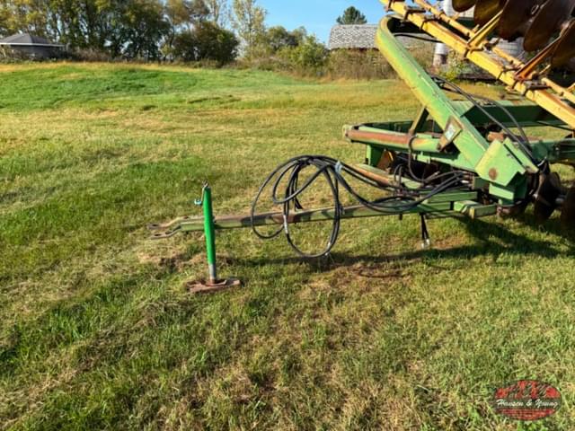 Image of John Deere 220 equipment image 1