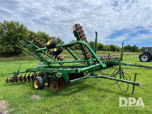 Image of John Deere 220 equipment image 3