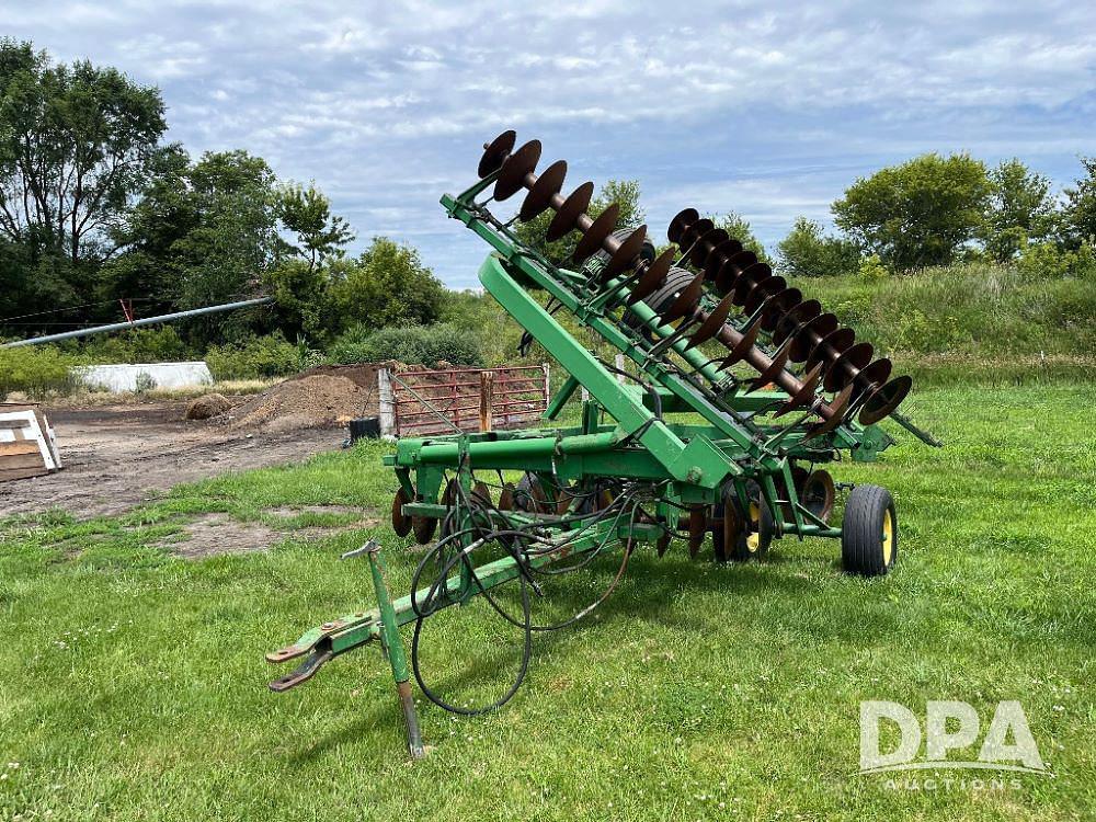 Image of John Deere 220 Primary image
