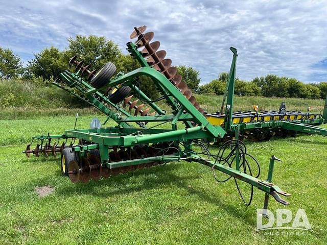 Image of John Deere 220 equipment image 2