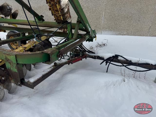 Image of John Deere 220 equipment image 1