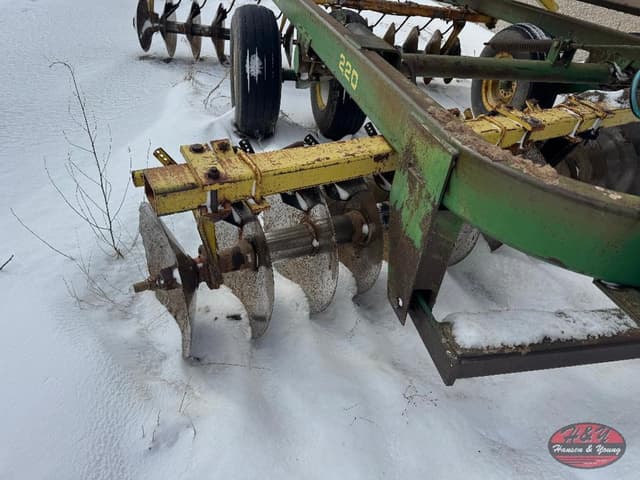Image of John Deere 220 equipment image 3