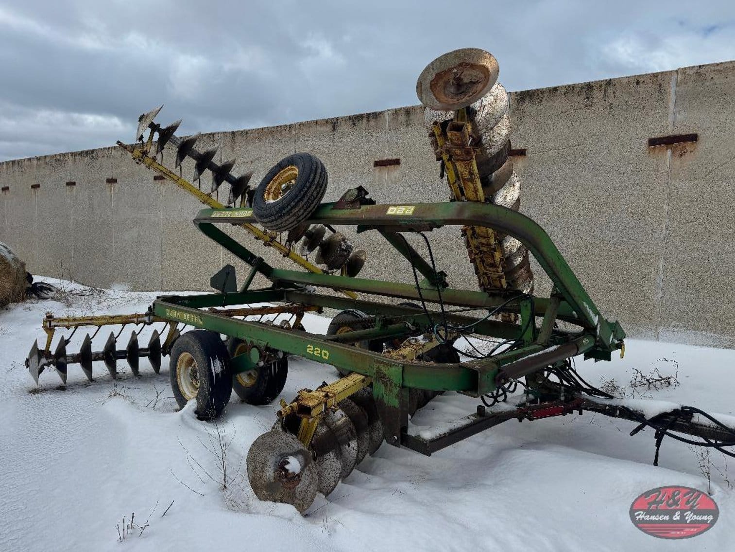 John Deere 220 Equipment Image0