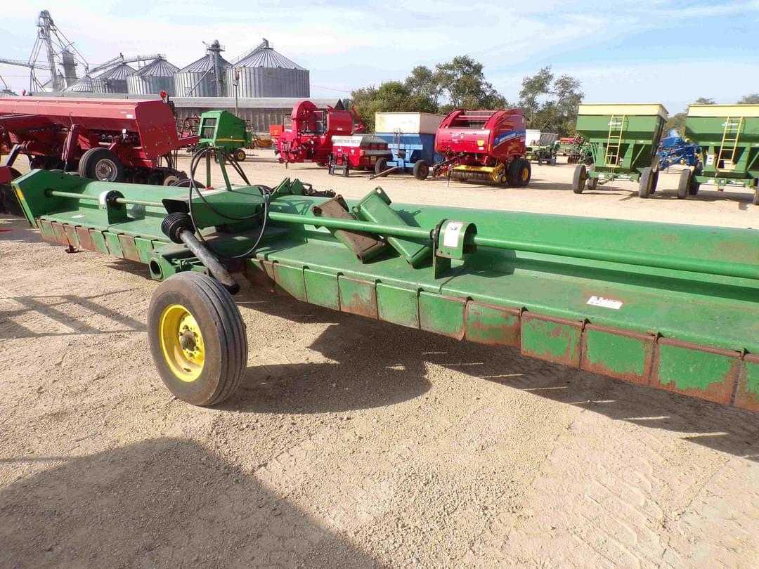 Image of John Deere 220 Primary image