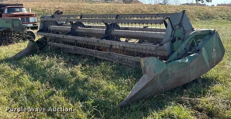 Image of John Deere 220 Primary image