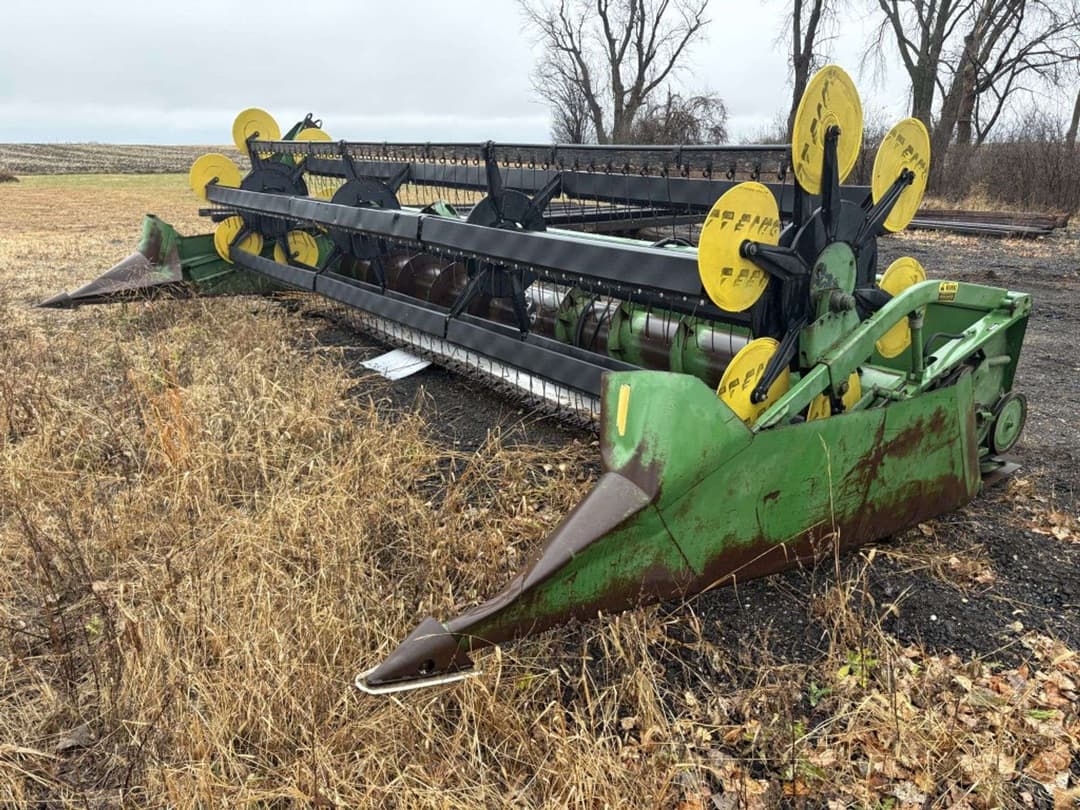 Image of John Deere 220 Primary image