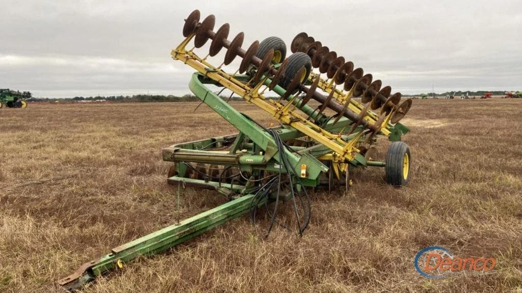 Image of John Deere 220 Primary image