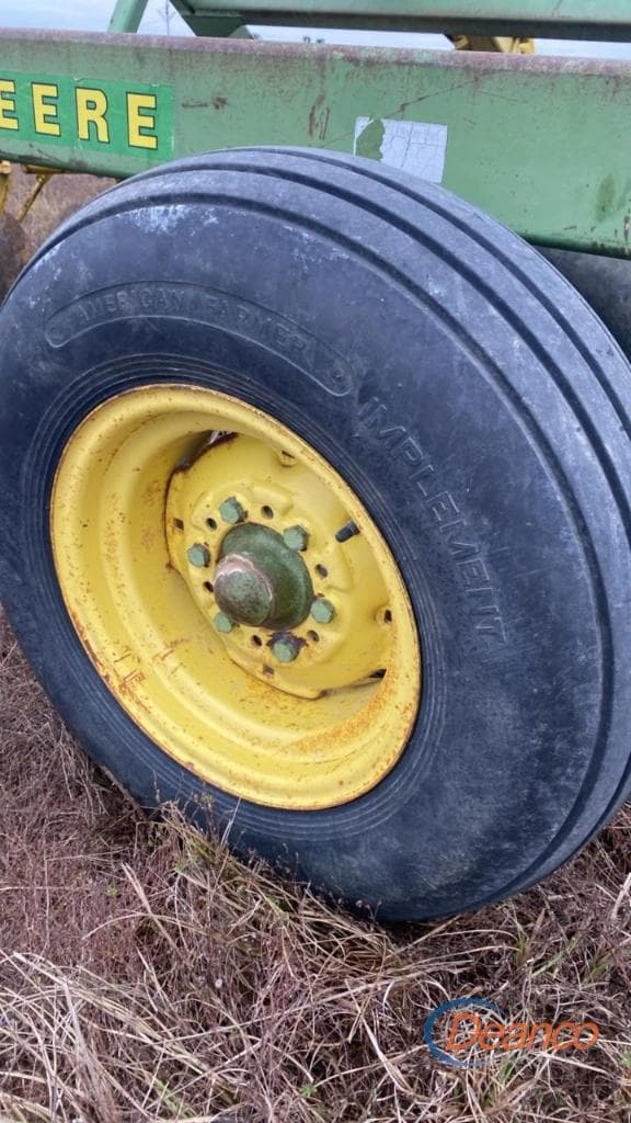 Image of John Deere 220 equipment image 3