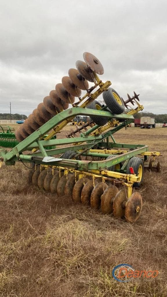 Image of John Deere 220 equipment image 4