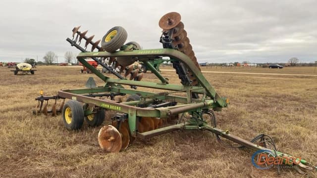 Image of John Deere 220 equipment image 2