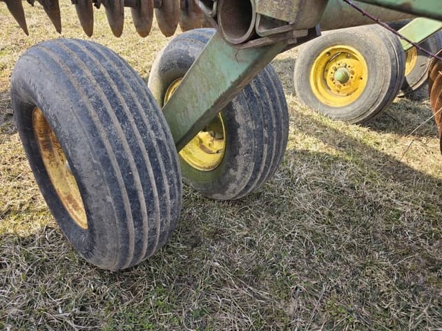 Image of John Deere 220 equipment image 4