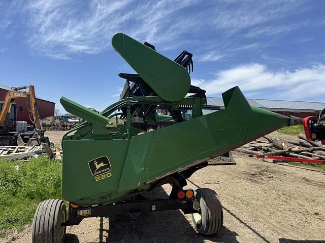 Image of John Deere 220 equipment image 3