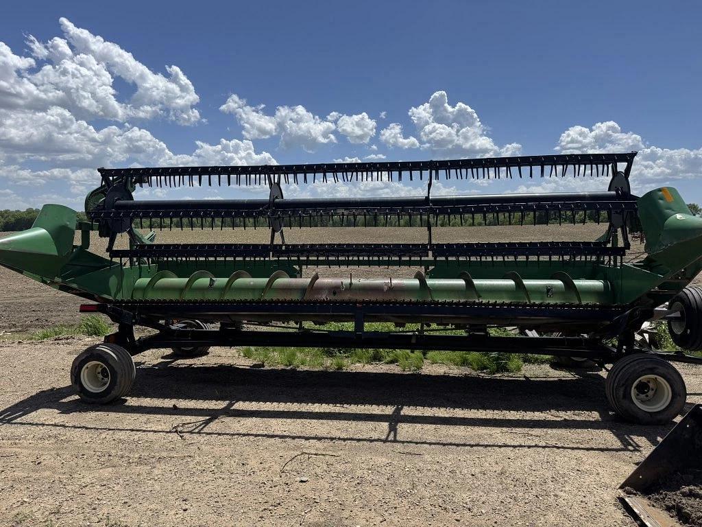 Image of John Deere 220 Primary image
