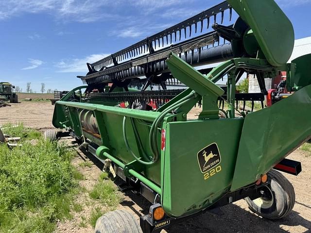 Image of John Deere 220 equipment image 4