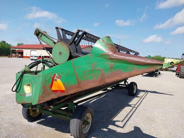 Image of John Deere 220 equipment image 2