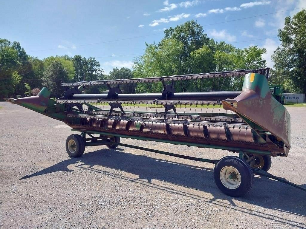 Image of John Deere 220 Primary image