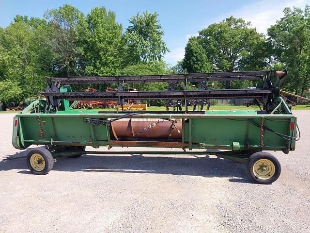 Image of John Deere 220 equipment image 3