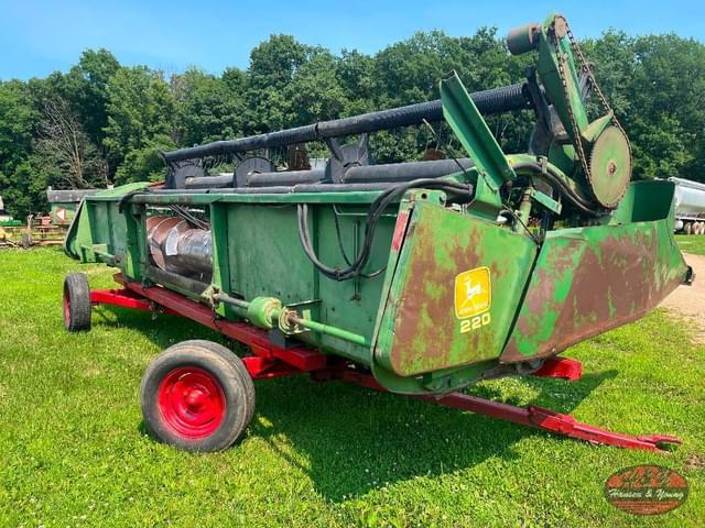 Image of John Deere 220 equipment image 1