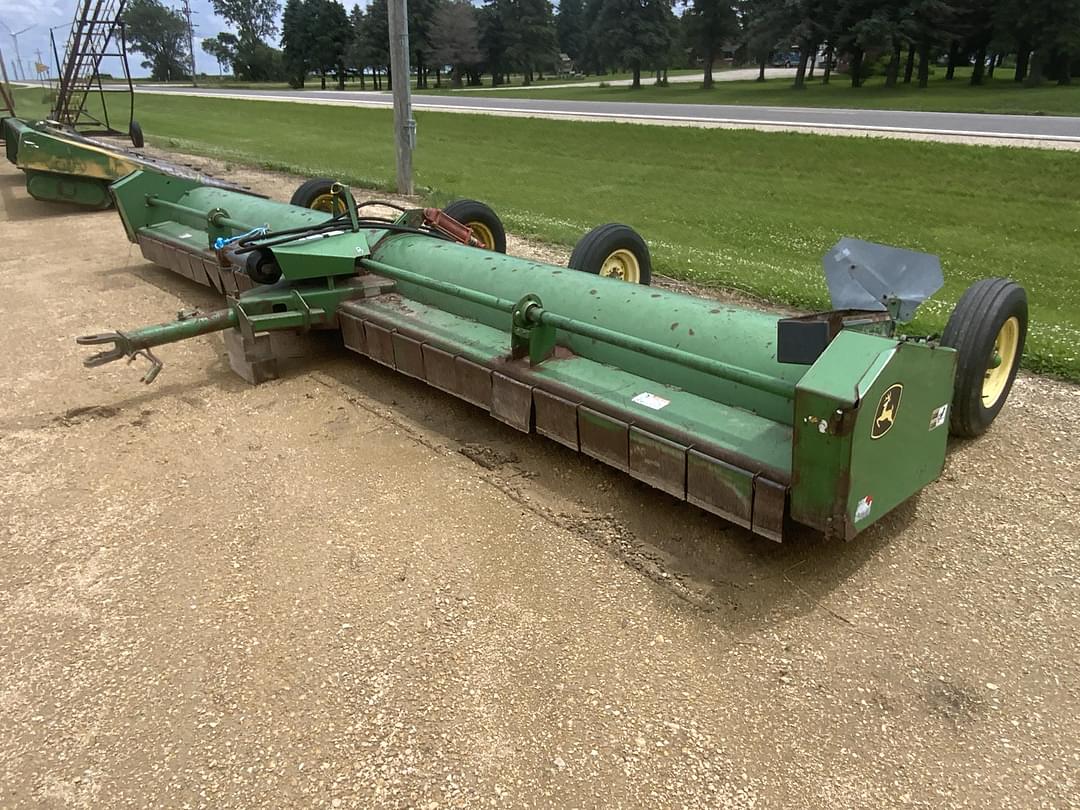 Image of John Deere 220 Primary image