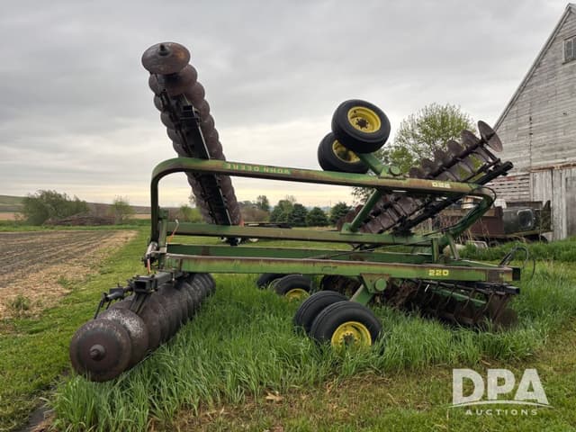 Image of John Deere 220 equipment image 4