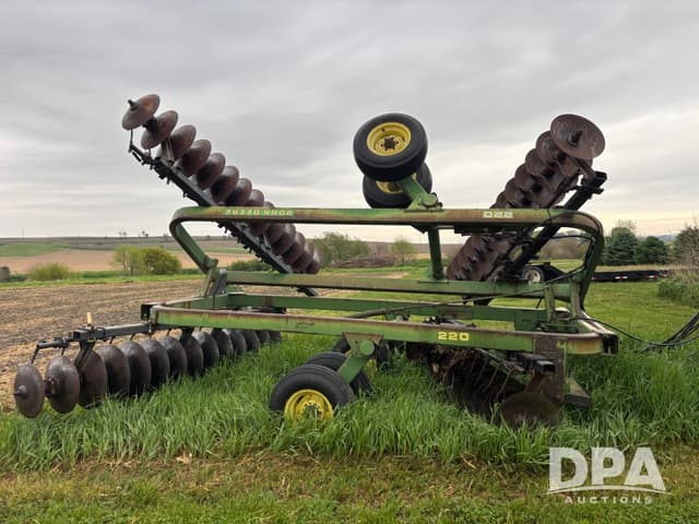 Image of John Deere 220 equipment image 3