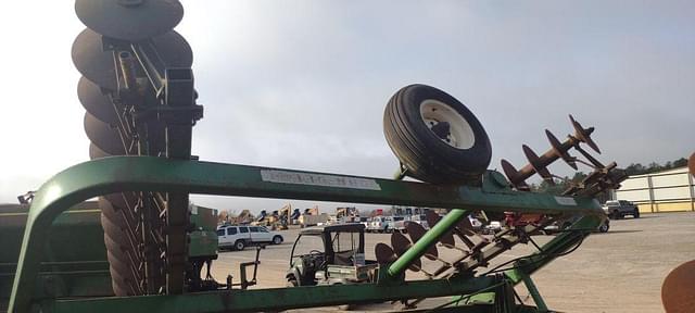 Image of John Deere 220 equipment image 3