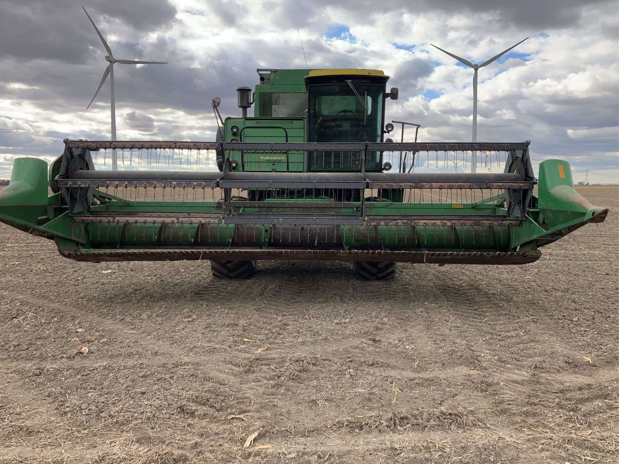 John Deere 220 Equipment Image0