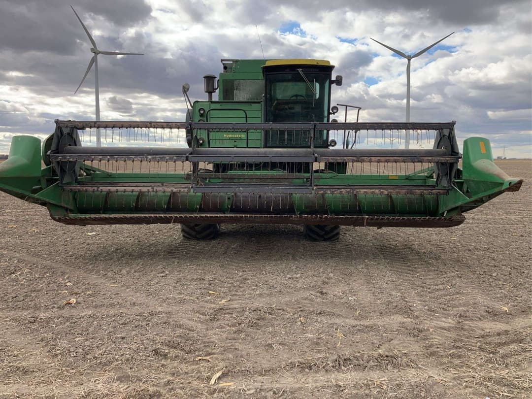 Image of John Deere 220 Primary image