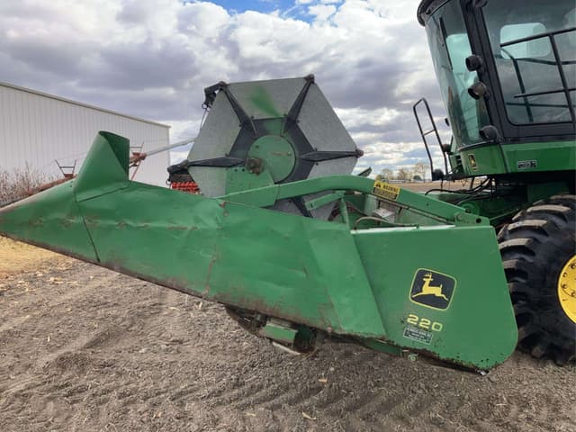 Image of John Deere 220 equipment image 1