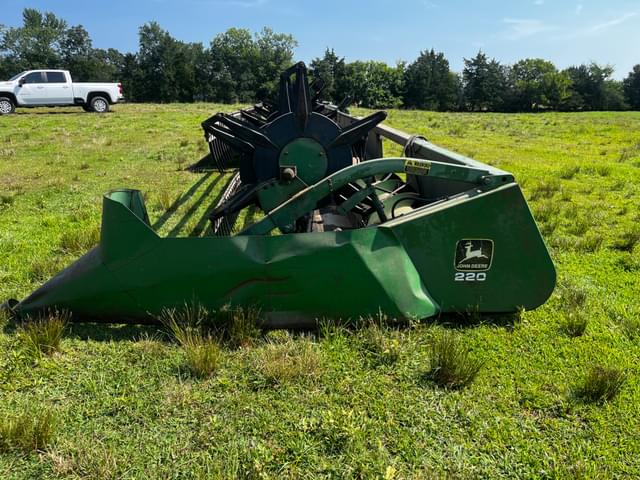 Image of John Deere 220 equipment image 2