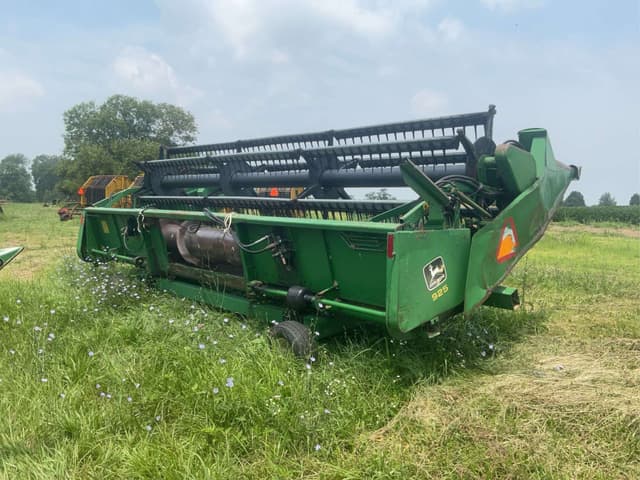 Image of John Deere 220 equipment image 2