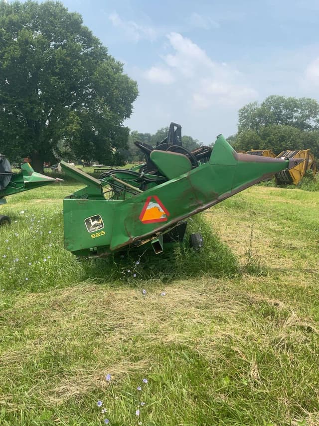 Image of John Deere 220 equipment image 1