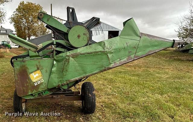 Image of John Deere 220 equipment image 3