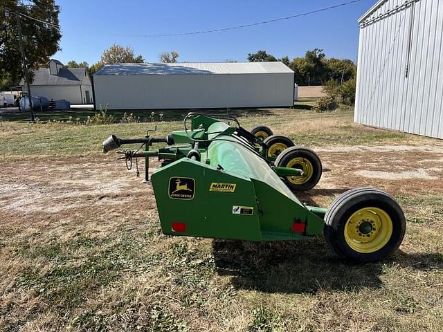 Image of John Deere 220 equipment image 2