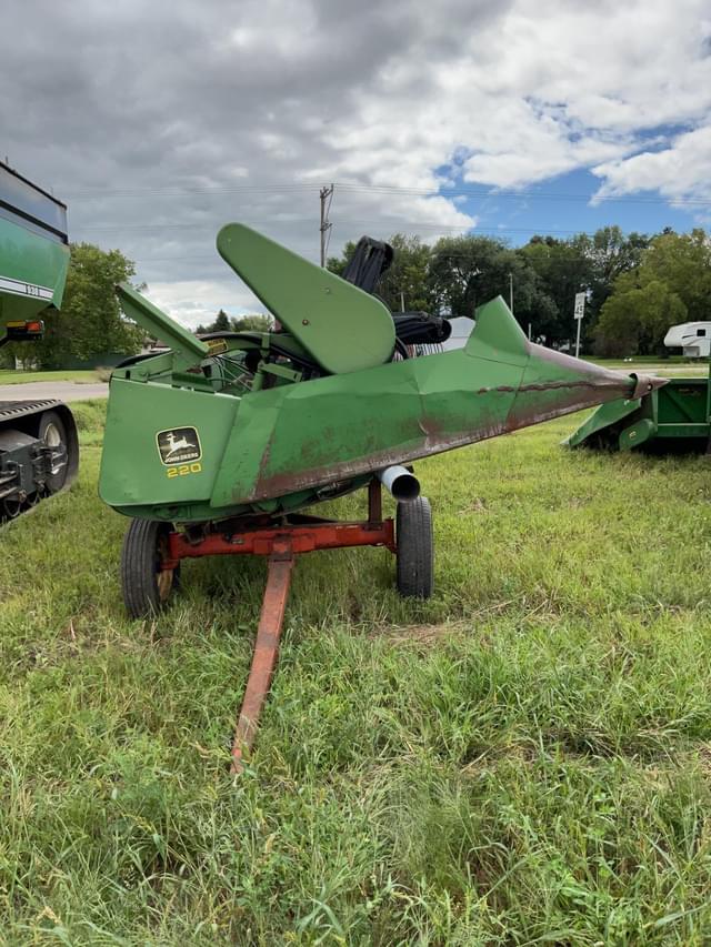 Image of John Deere 220 equipment image 1