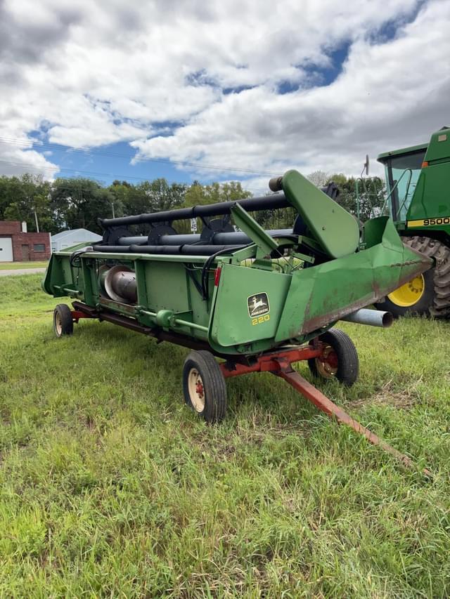 Image of John Deere 220 equipment image 2
