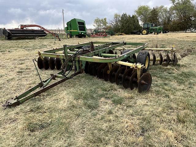 Image of John Deere 220 equipment image 1