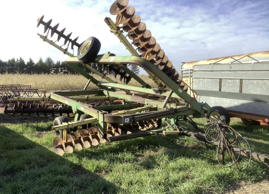 Image of John Deere 220 Primary image