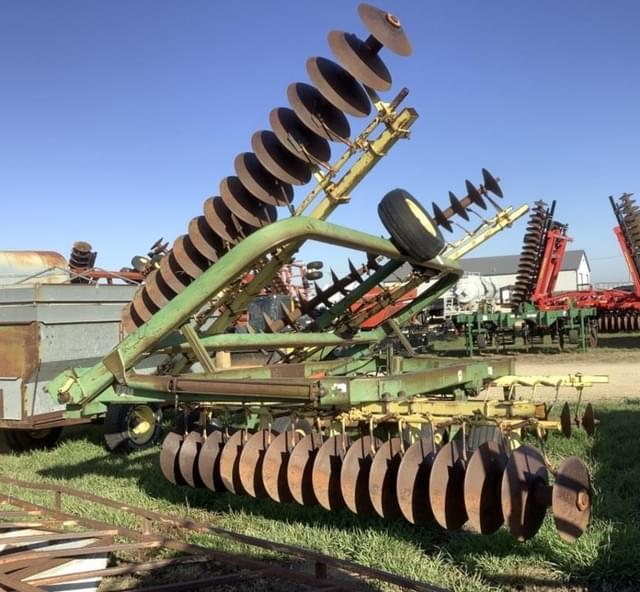 Image of John Deere 220 equipment image 1