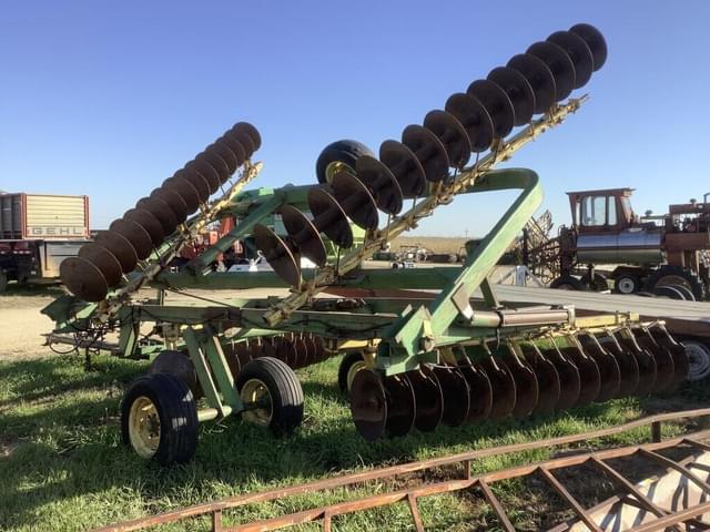 Image of John Deere 220 equipment image 2