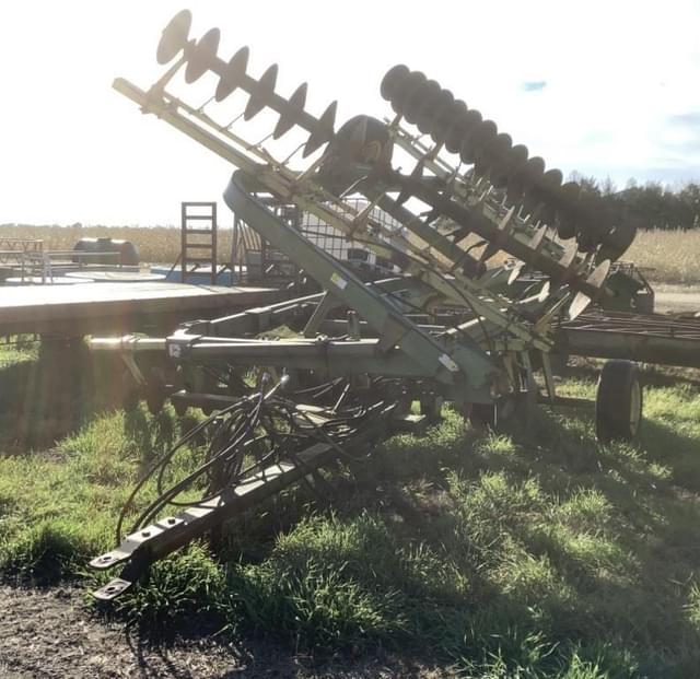 Image of John Deere 220 equipment image 3