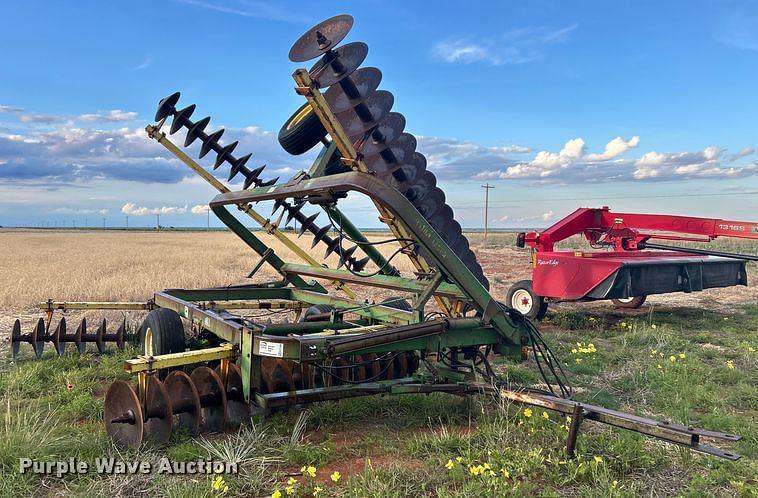 Image of John Deere 220 Primary image