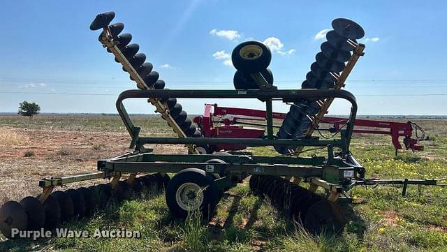 Image of John Deere 220 equipment image 2