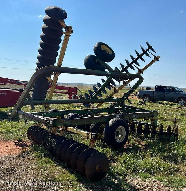 Image of John Deere 220 equipment image 3