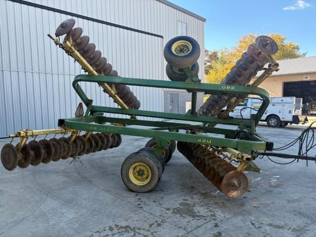 Image of John Deere T0220 equipment image 1