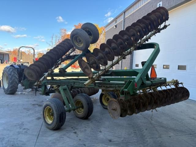 Image of John Deere T0220 equipment image 4