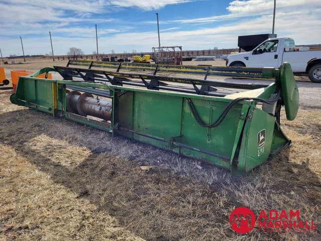 Image of John Deere 220 equipment image 2